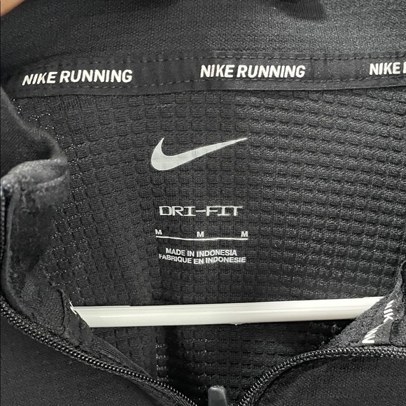 Nike Men's Black Performance Jacket - Picture 2 of 4